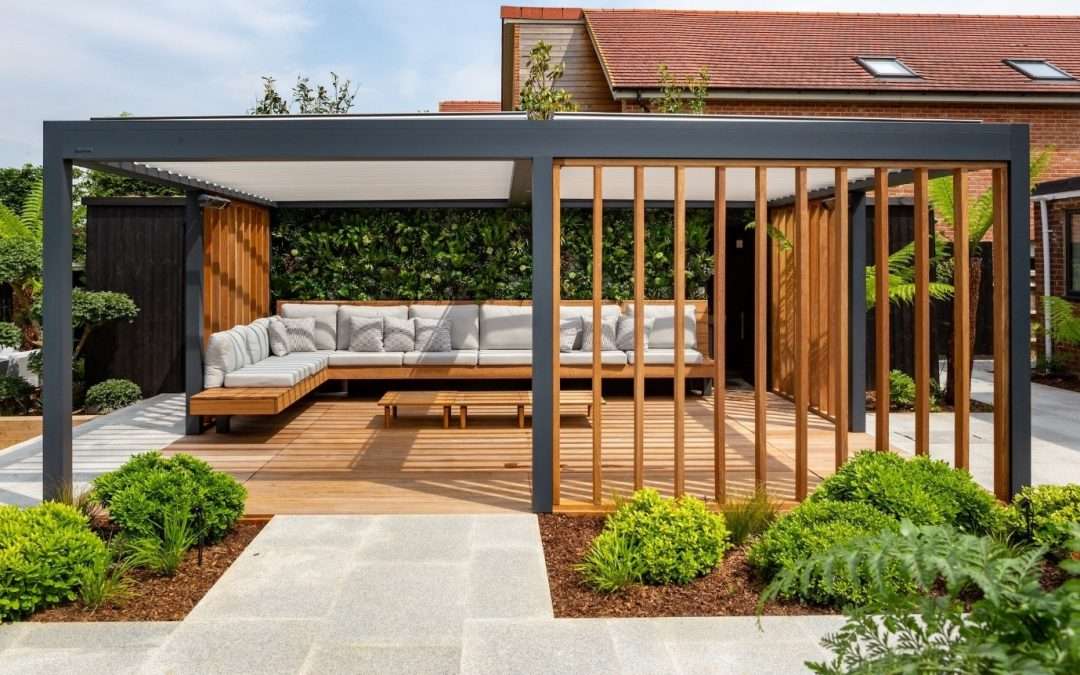 How a Privacy Screen Reshapes Decks That Lack Comfort and Visual Quiet?